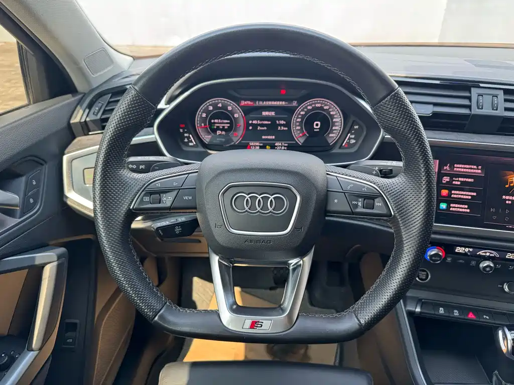 Audi Q3 Sportback — фото 16