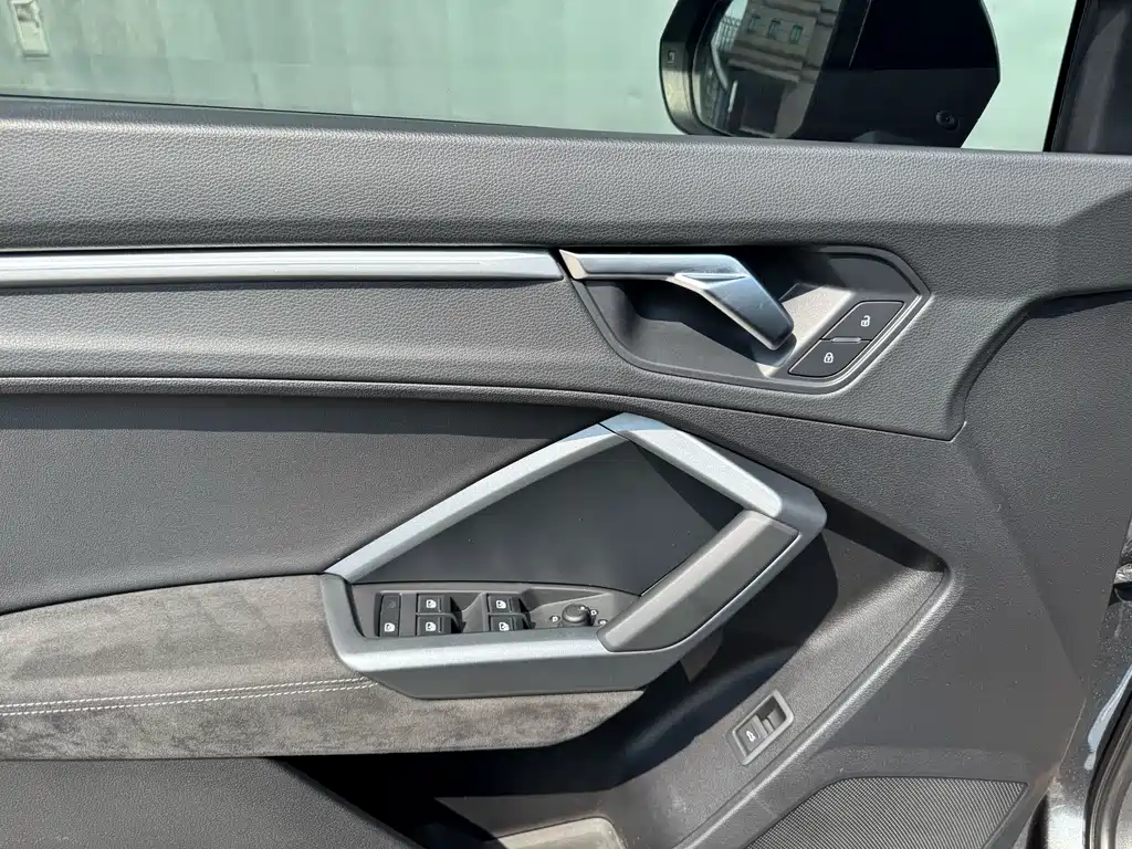 Audi Q3 Sportback — фото 21