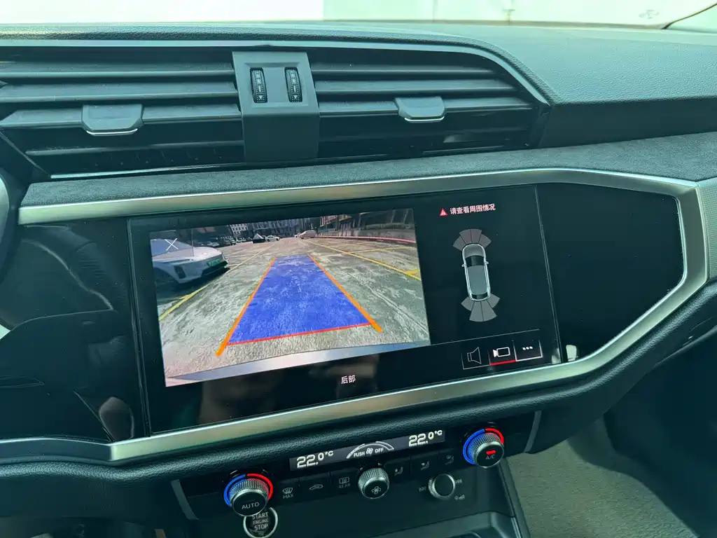 Audi Q3 Sportback — фото 23