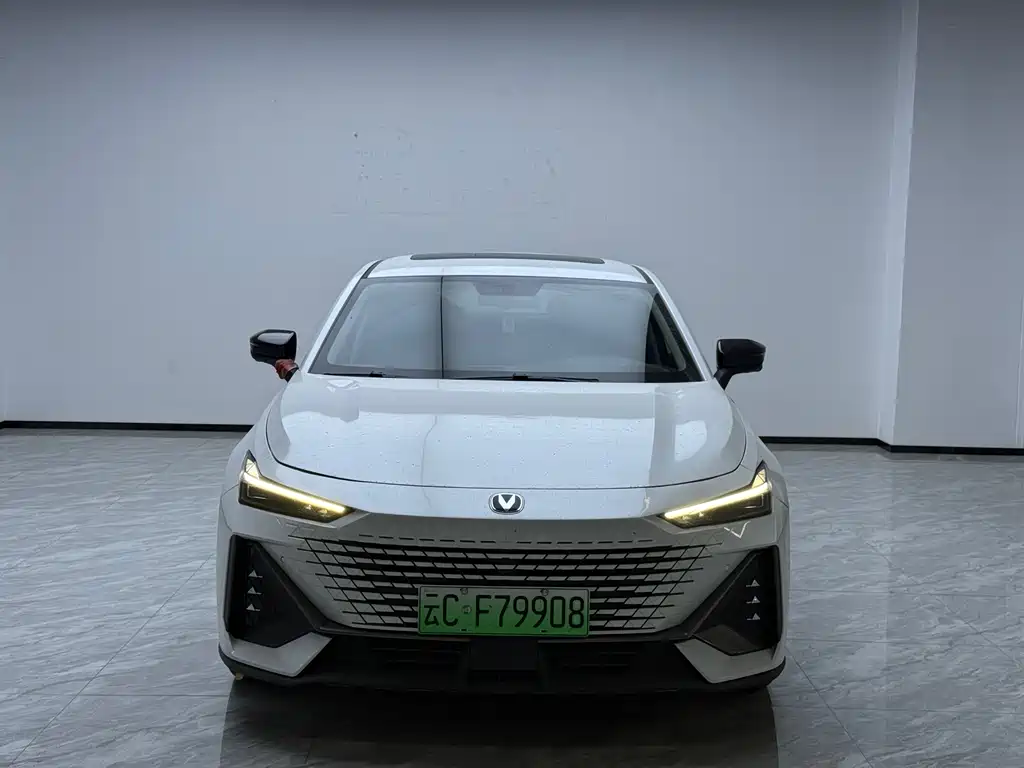 Changan UNI-V iDD — фото 2