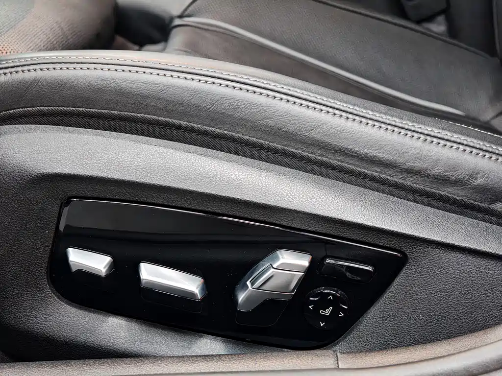 BMW 5 Series — фото 19