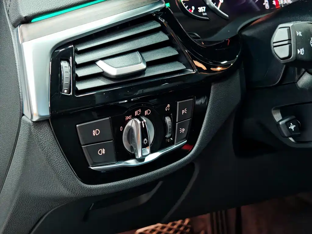 BMW 5 Series — фото 24