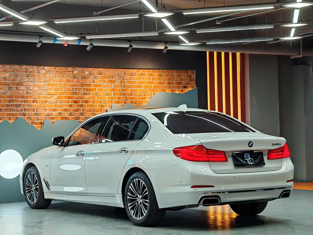 BMW 5 Series — фото 10
