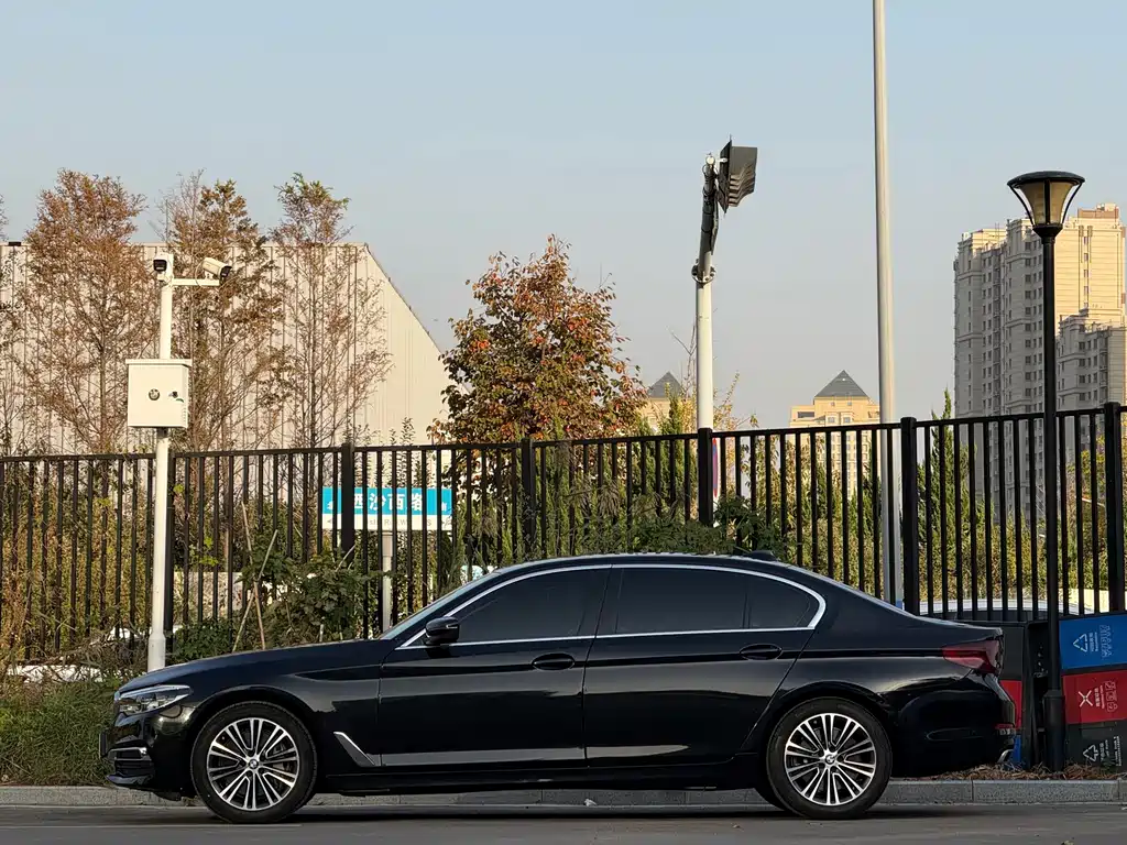BMW 5 Series — фото 2
