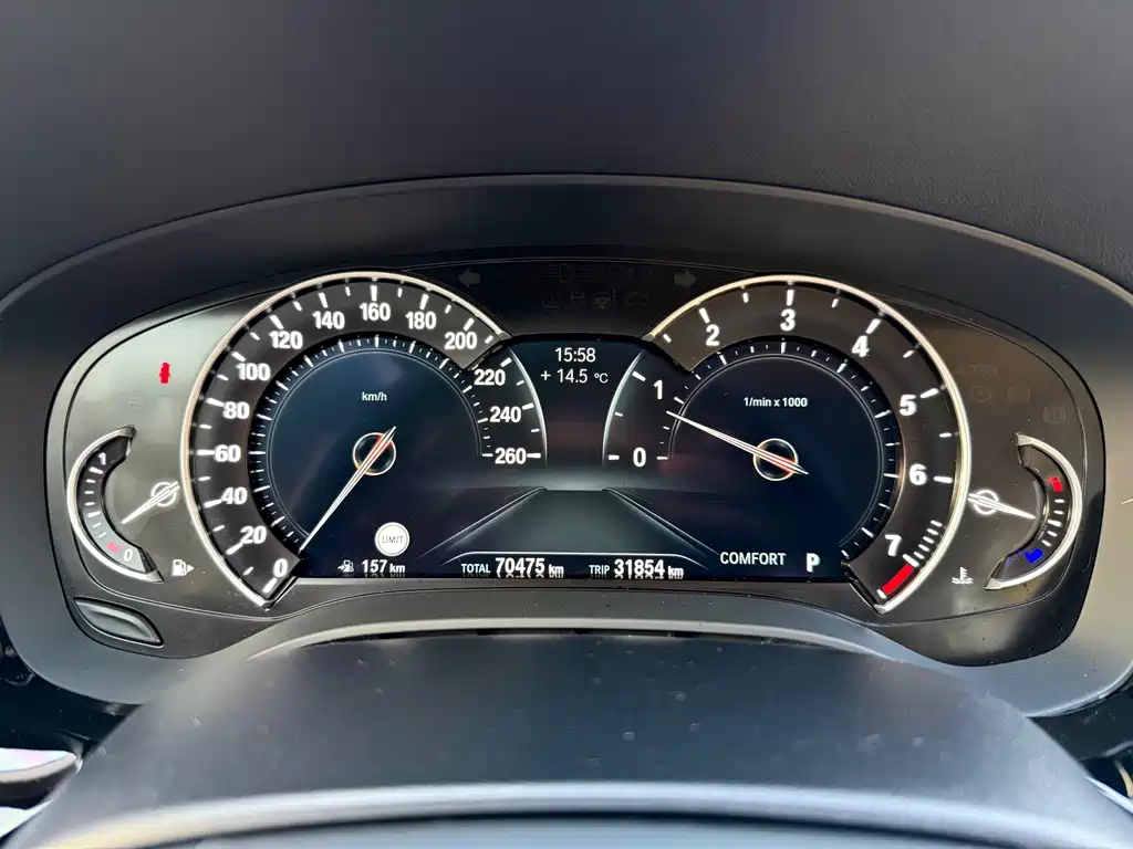 BMW 5 Series — фото 11