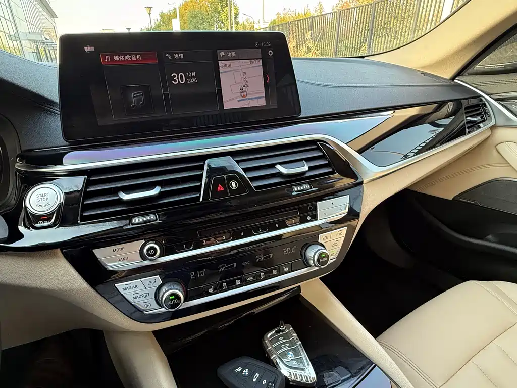 BMW 5 Series — фото 14