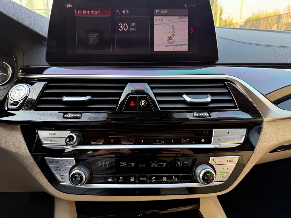BMW 5 Series — фото 15