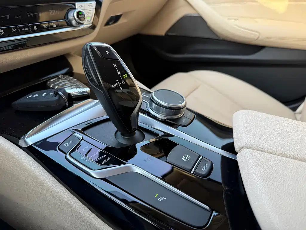 BMW 5 Series — фото 17