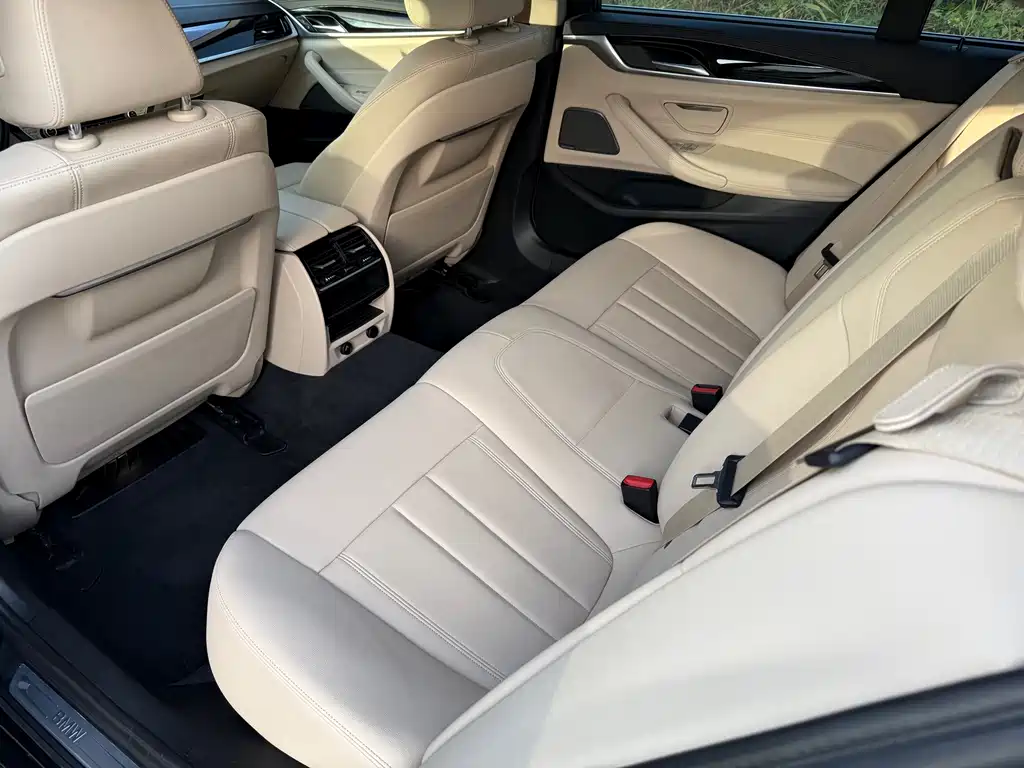 BMW 5 Series — фото 18