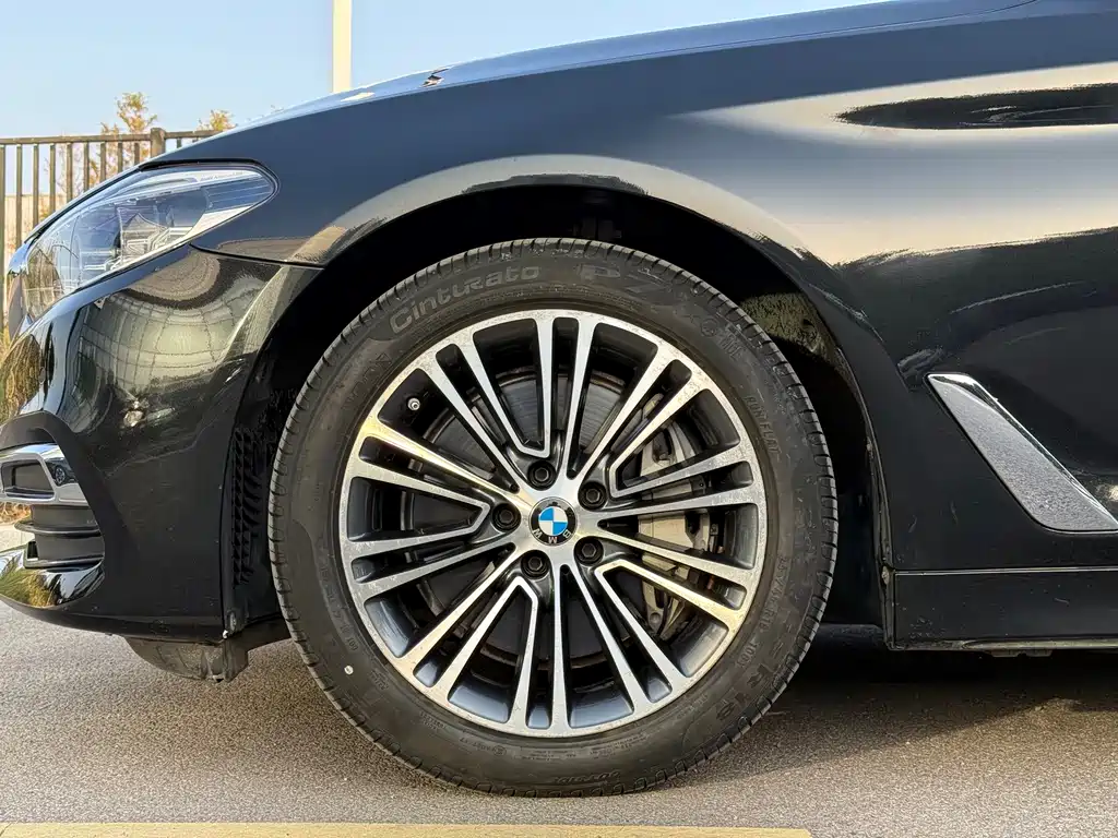 BMW 5 Series — фото 24
