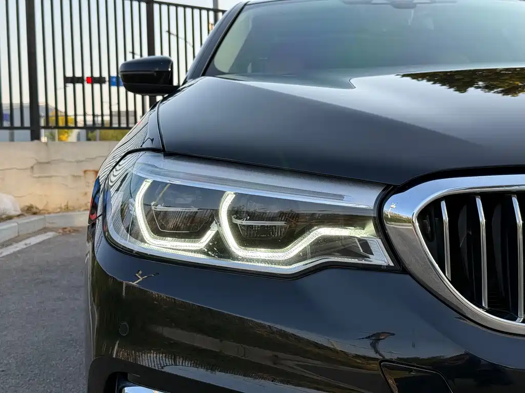 BMW 5 Series — фото 27
