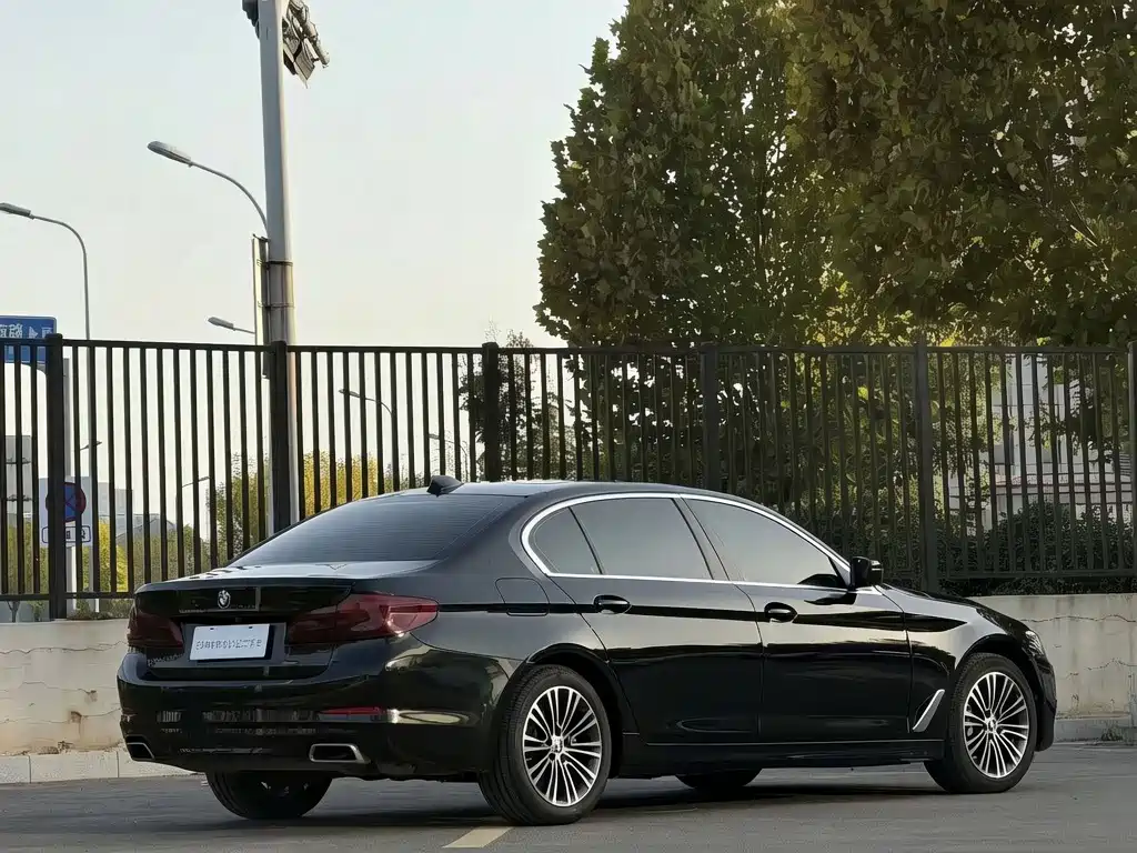BMW 5 Series — фото 29