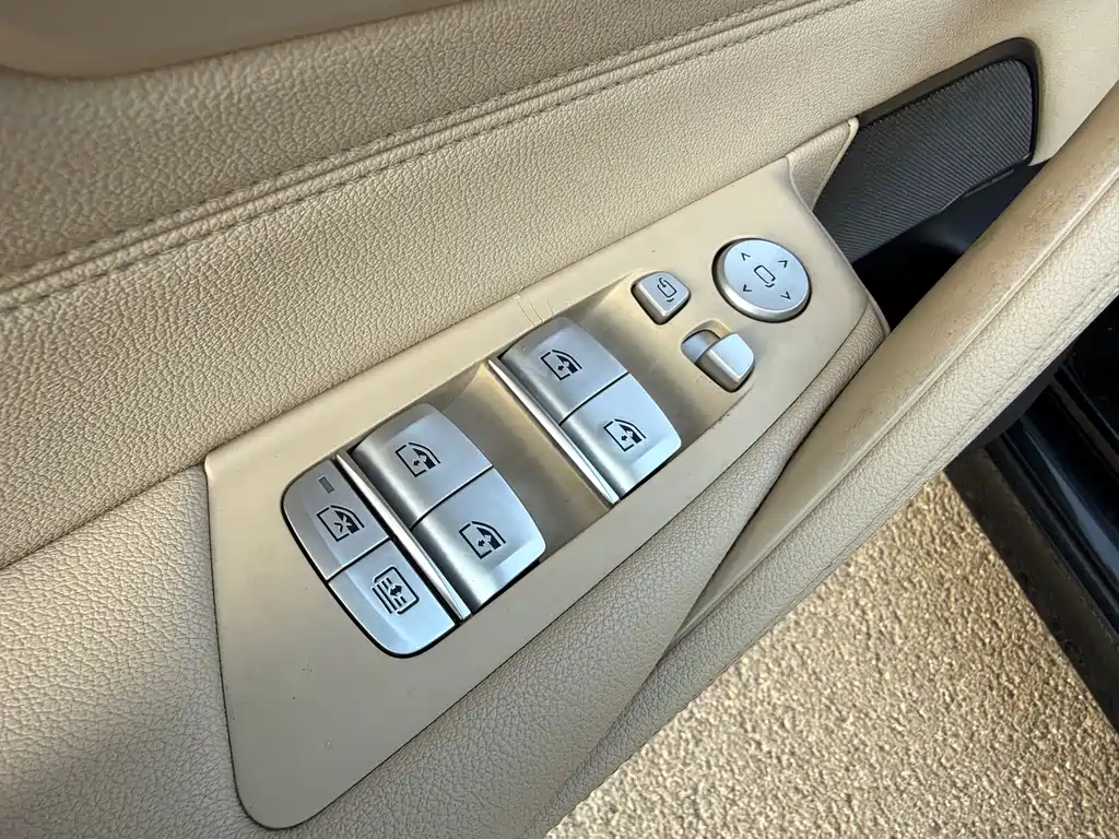 BMW 5 Series — фото 5
