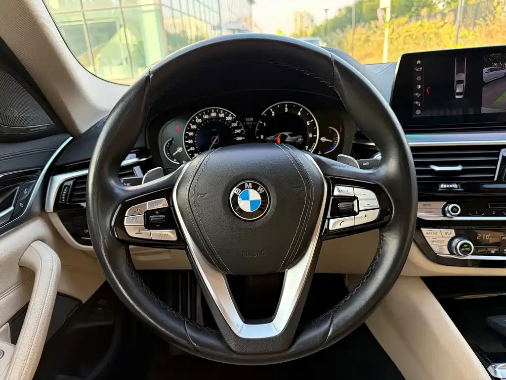 BMW 5 Series — фото 10