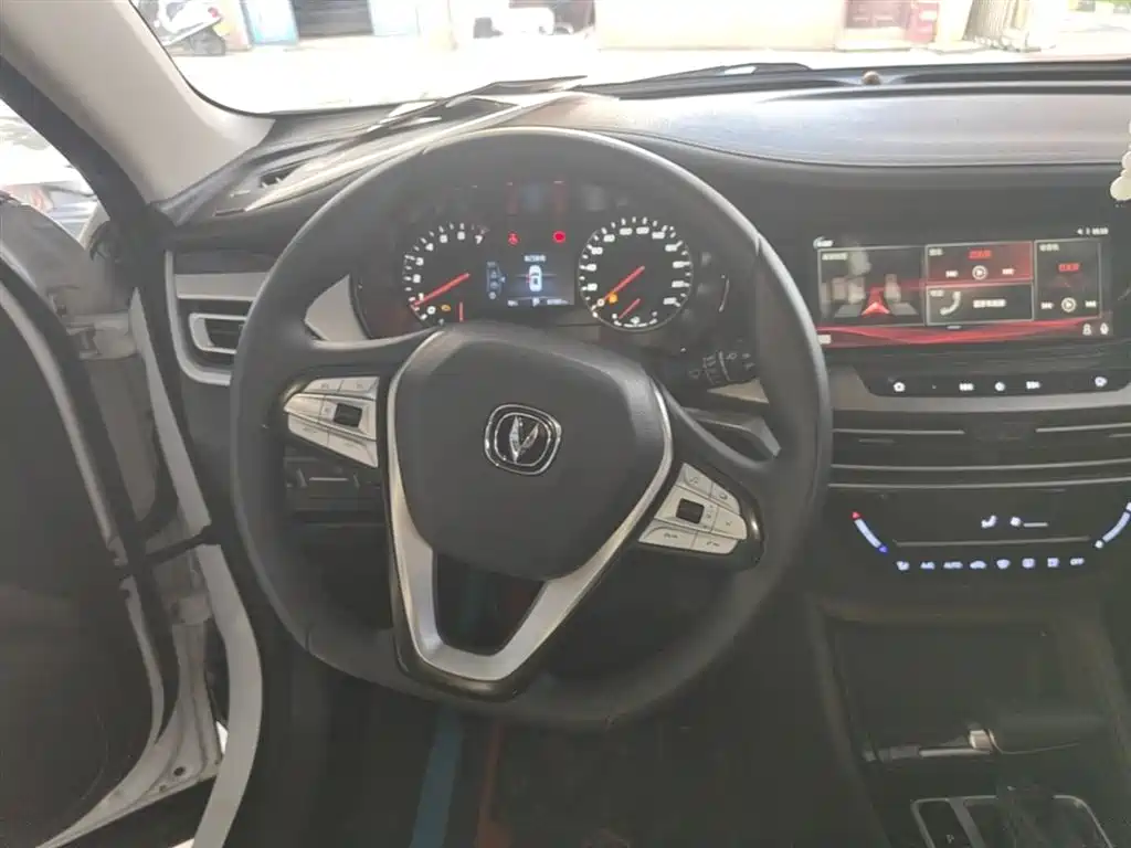Changan CS35PLUS — фото 11