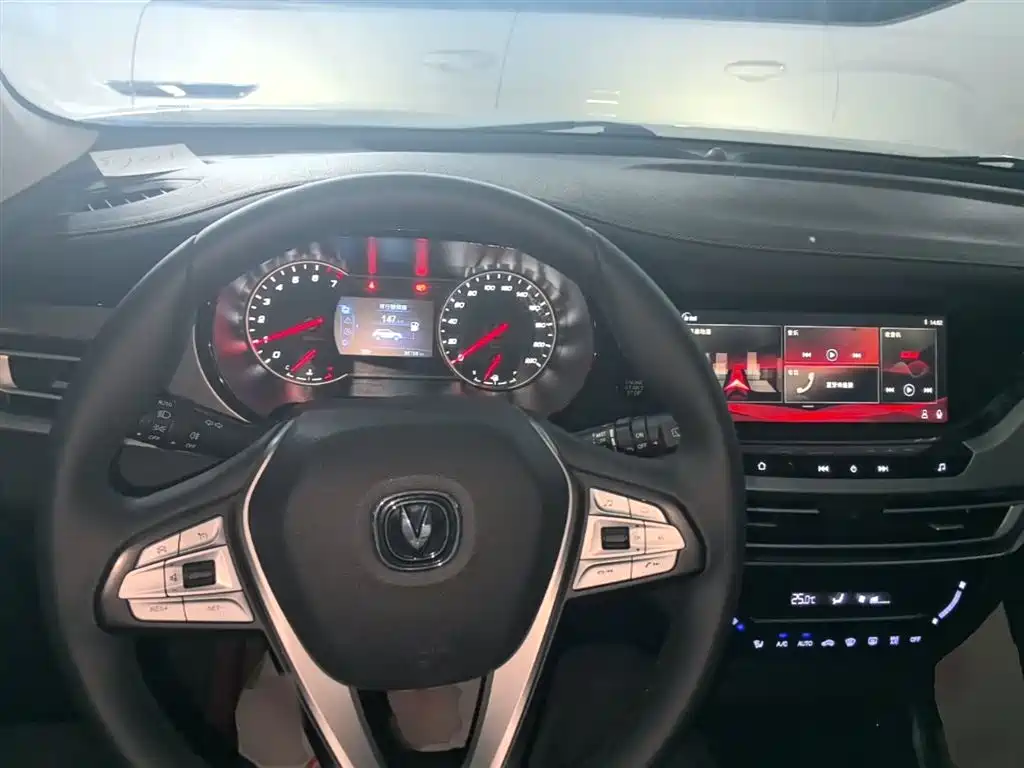 Changan CS35PLUS — фото 10