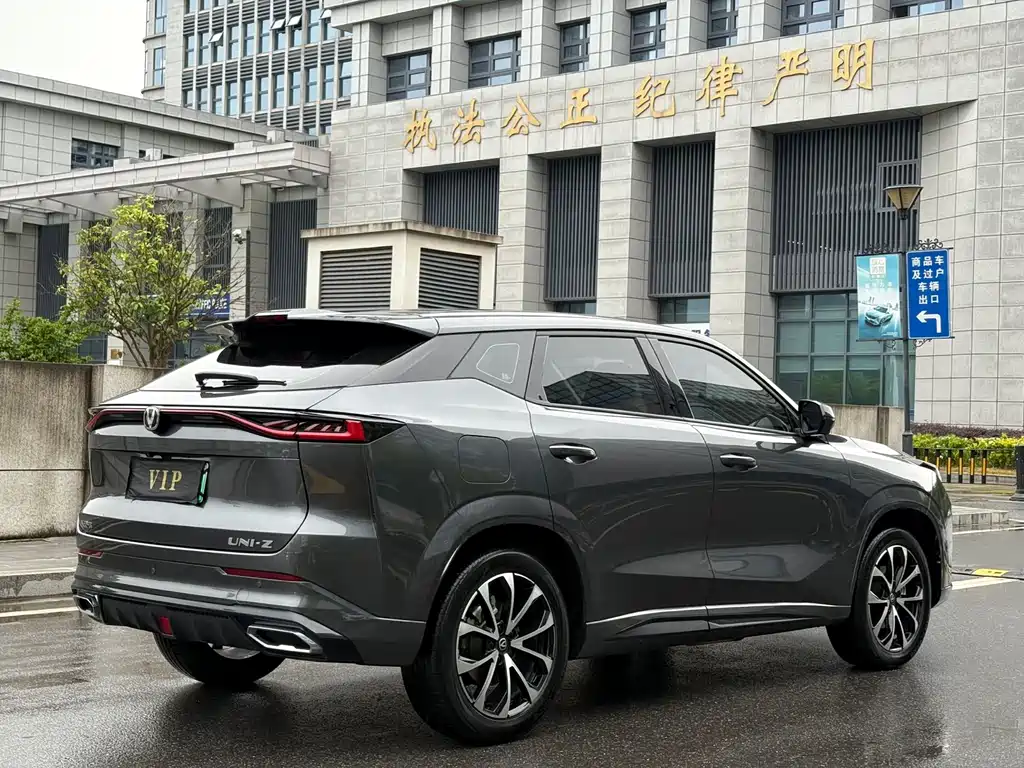 Changan UNI-Z New Energy — фото 15