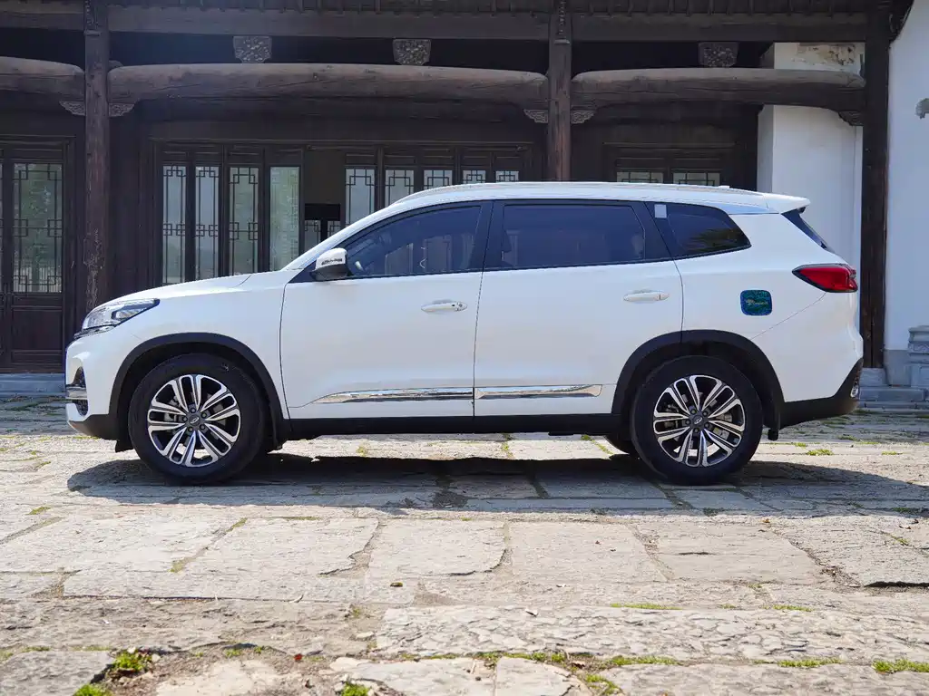 Chery Tiggo 8 — фото 10