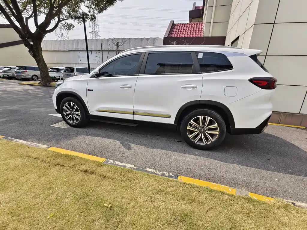 Chery Tiggo 8 — фото 3