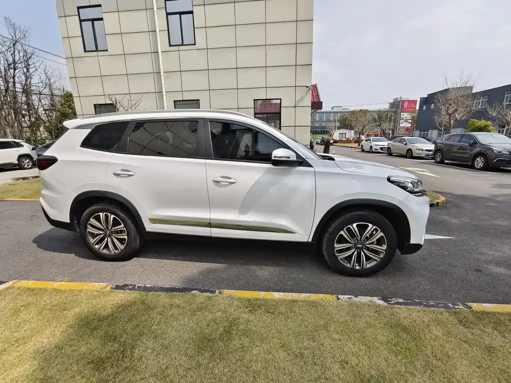 Chery Tiggo 8 — фото 4