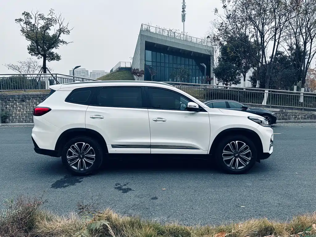 Chery Tiggo 8 — фото 3