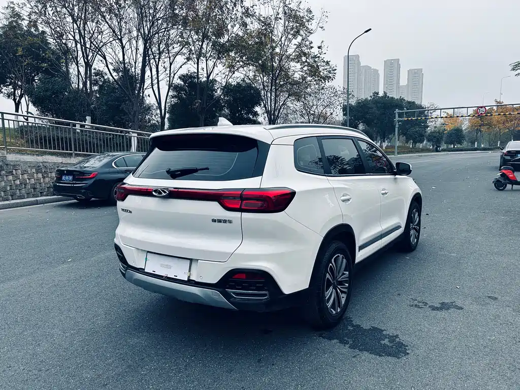 Chery Tiggo 8 — фото 8