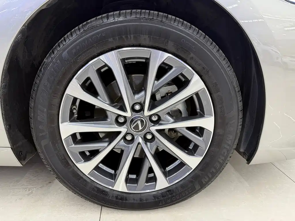 Lexus ES — фото 14