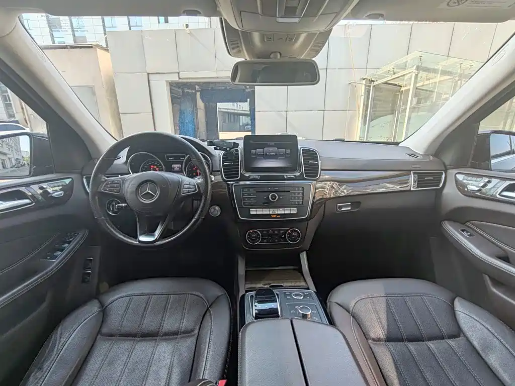 Mercedes-Benz GLS — фото 11