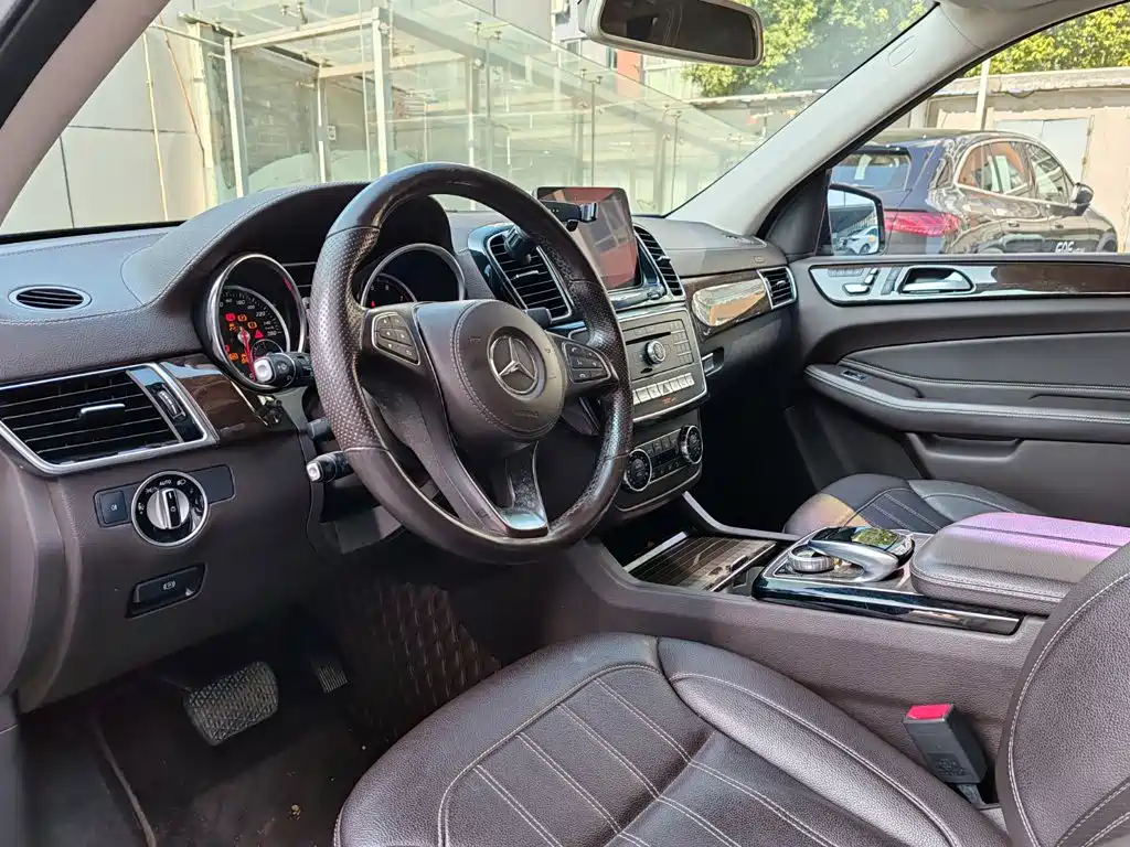 Mercedes-Benz GLS — фото 14