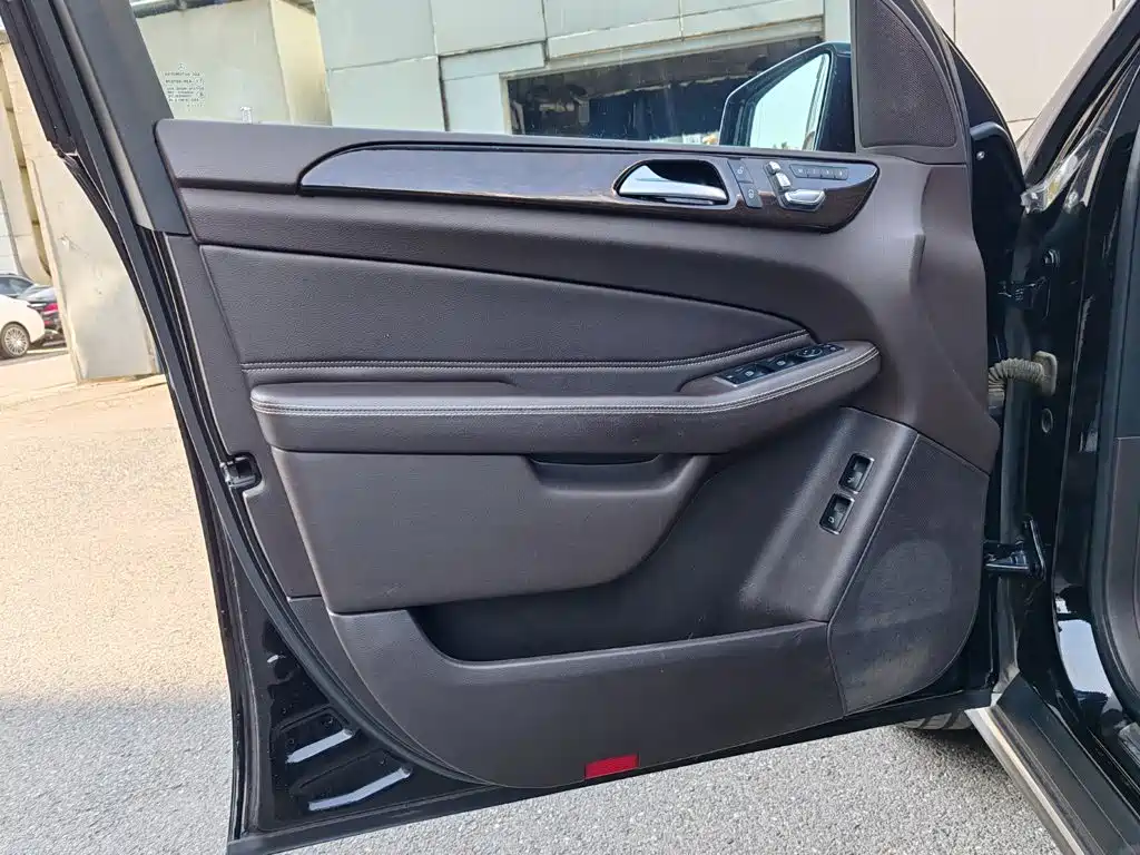 Mercedes-Benz GLS — фото 8