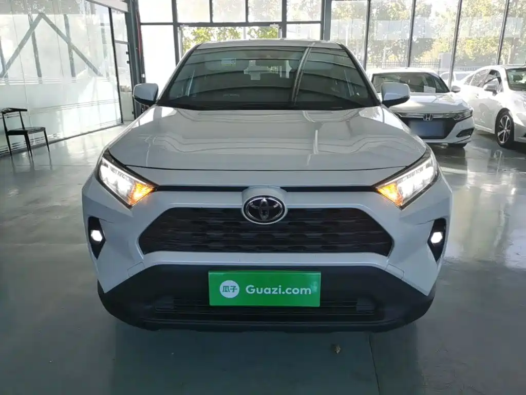 Toyota RAV4 — фото 2