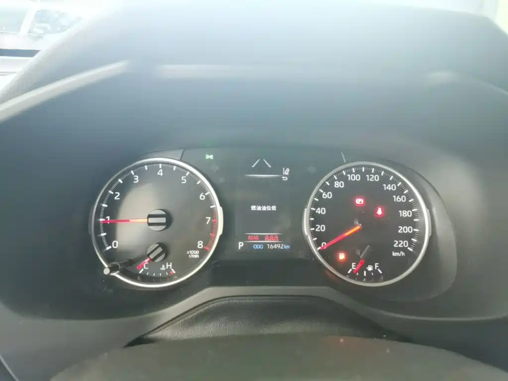 Toyota RAV4 — фото 11