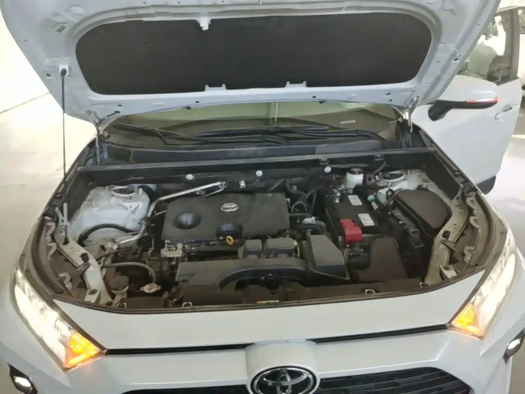 Toyota RAV4 — фото 19