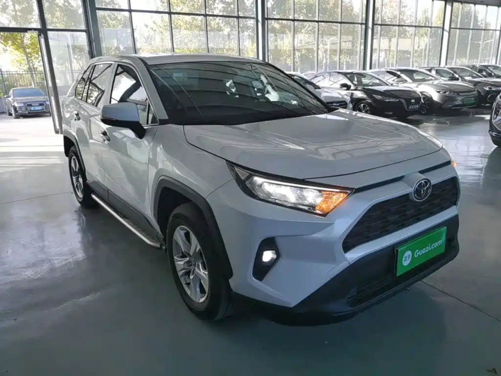 Toyota RAV4 — фото 3