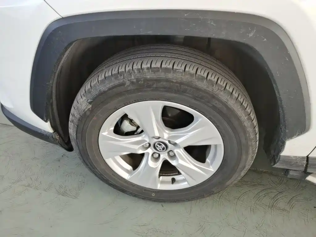 Toyota RAV4 — фото 22
