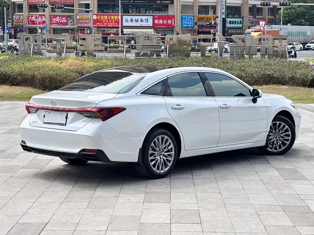 Toyota Avalon — фото 4