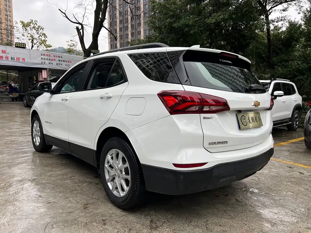Chevrolet Equinox — фото 17