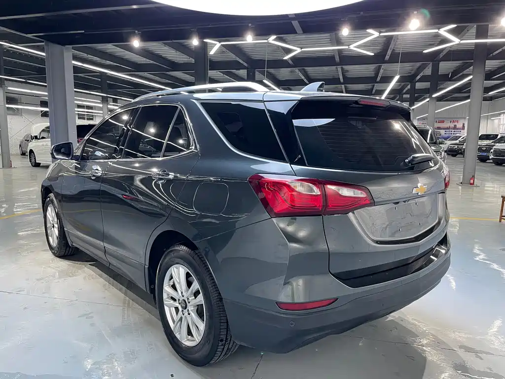 Chevrolet Equinox — фото 15
