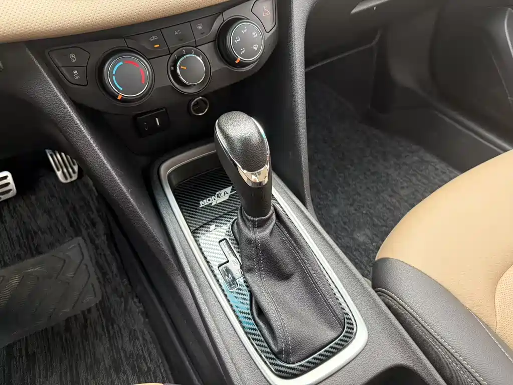 Chevrolet Monza — фото 15