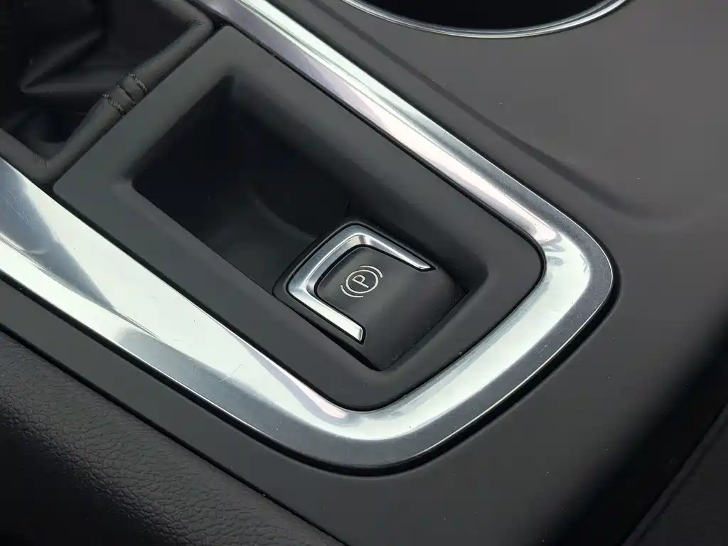 Chevrolet Equinox — фото 19