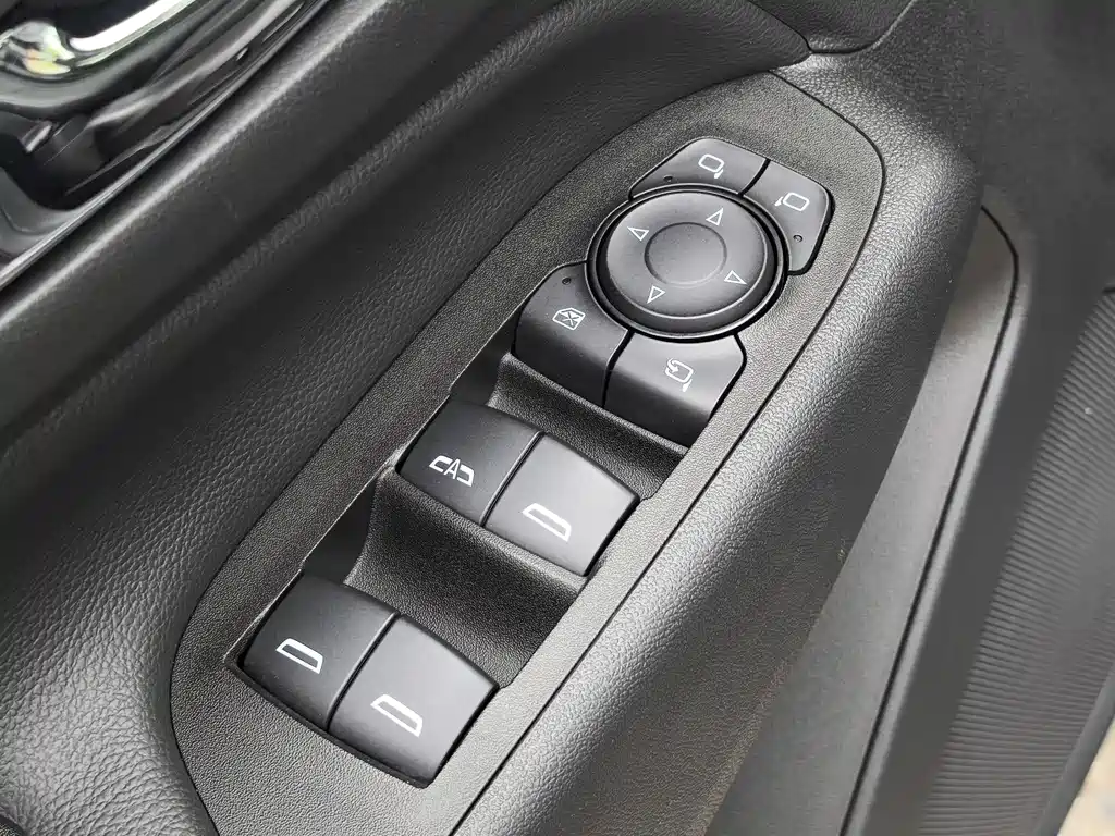 Chevrolet Equinox — фото 20