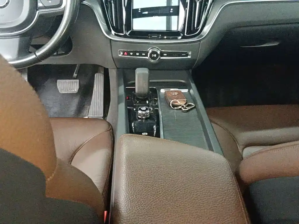 Volvo S60 — фото 13