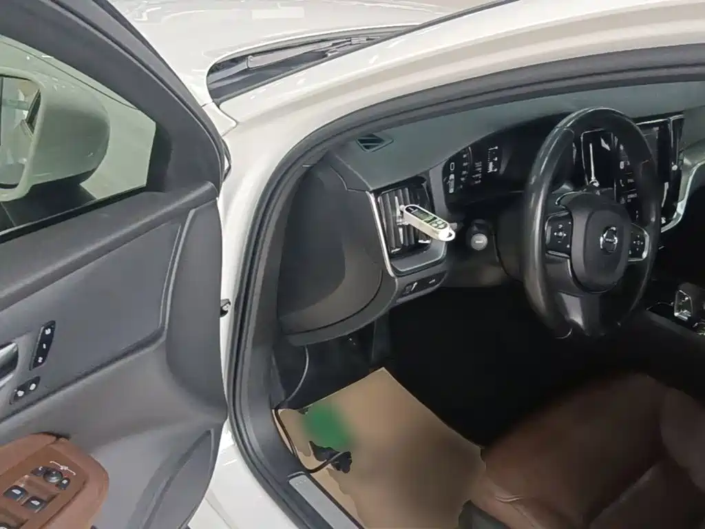 Volvo S60 — фото 15