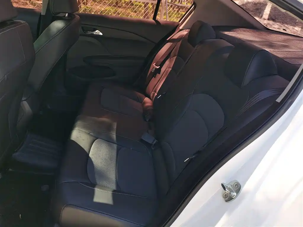 Chevrolet Cavalier — фото 17