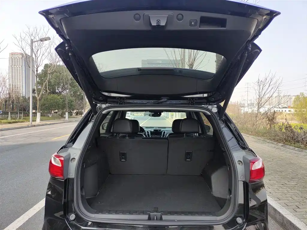 Chevrolet Equinox — фото 19