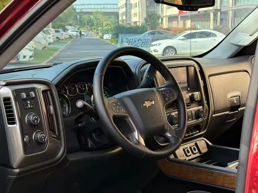 Chevrolet Silverado — фото 5