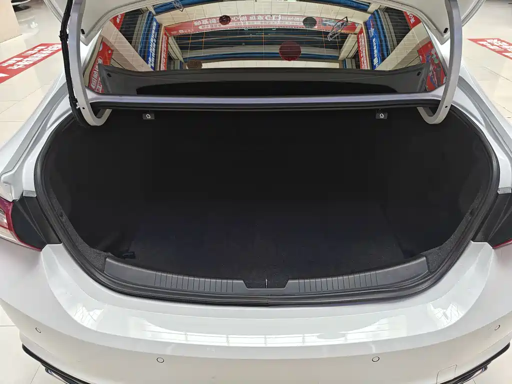 Chevrolet Malibu XL — фото 14
