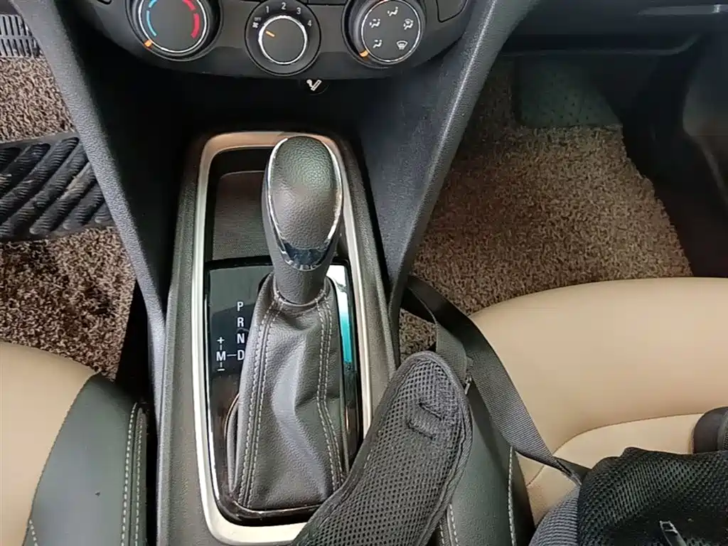 Chevrolet Monza — фото 14