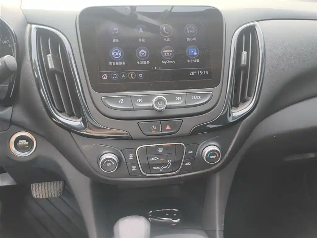 Chevrolet Equinox — фото 13