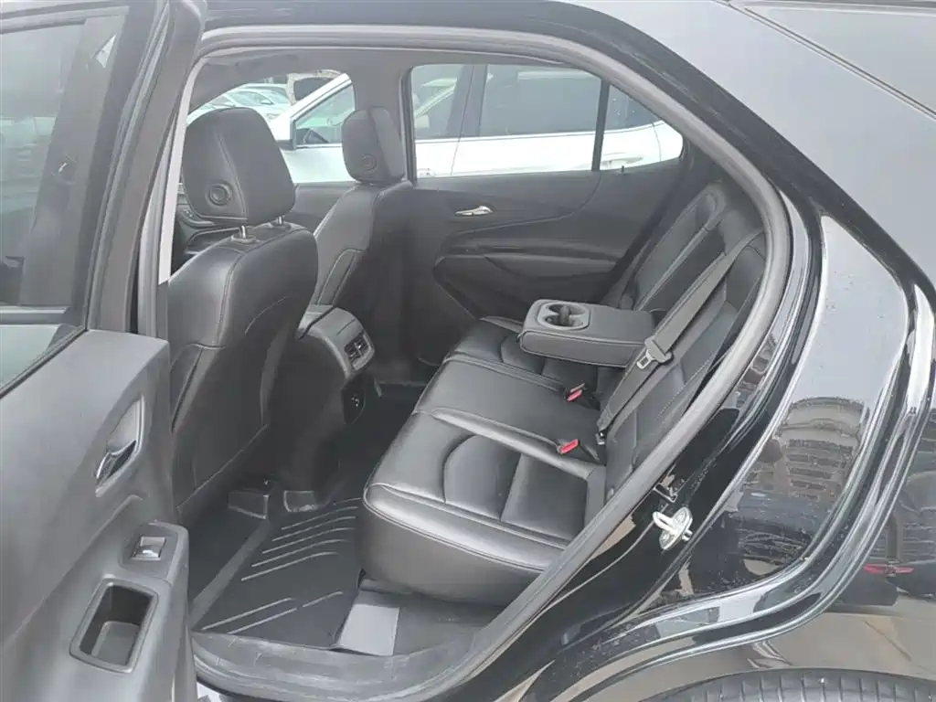 Chevrolet Equinox — фото 17